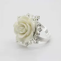 Vit Rose Dekorativ Silver Servett Ring Servetthållare För Hem Bröllopsfest Middag Table Dekoration Tillbehör