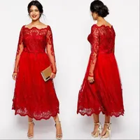 Vintage Red Mother Off Bride Dresses 2019 Bateau Neck Lace Appliques Långärmade plus storlek Mor av brudklänningarna Bröllop Gästklänning