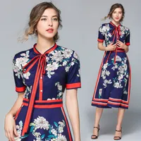 Lüks Vintage Bow Tie Boyas Baskılı Elbise 2022 Kadın Moda Düğmesi Ön Çiçek Elbiseler Yaz Sonbahar Ofis Bayanlar Zarif İnce İmparatorluk Bel A-Line Party Party Frock