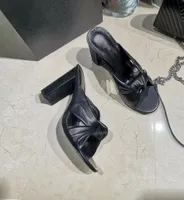 2020 최신 최고 디자이너 슬리퍼 패션 여성의 하이힐 두꺼운 바닥 슬리퍼 비치 신발 가죽 큰 바닥 슬리퍼 크기 35-41 4 콜로