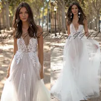 2019 Billiga Sexiga Beach Bröllopsklänningar Bohemian Deep V Line Sheer Neck Tulle Lace Applique Wedding Dress Bridal Gowns Boho