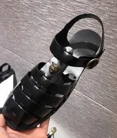 2019 Sandalias de diseño Nueva marca de alta gama Decoración casual Moda zapatos para hombres 38-46 Fábrica Venta directa