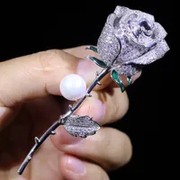 Nuevo elegante espinoso rosas flor broches para las mujeres, marca de gran perla Zirkon pines Başörtüsü de accesorios de prenda