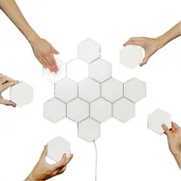 LED Quantum Hexagonal Lâmpada de parede modular Light Touch Sensor de fixação inteligente Luz DIY montagem geométrica criativo Lamp