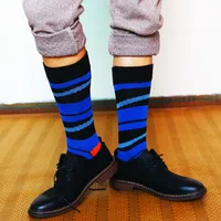 Новые мужские высококачественные красочные хлопковые модные полосатые повседневные деловые носки дешево оптом