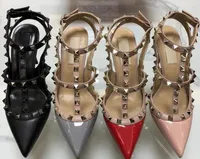 2019 marca de fábrica mujeres bombea los zapatos de mujer de la boda tacones altos de la sandalia desnuda Moda correas del tobillo de los remaches se inclina los zapatos alto atractivos zapatos de novia