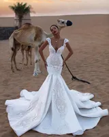 2020 dentelle magnifique sirène robes de mariée arabe encolure dégagée Illusion Appliqué taille plus de mariée Robes de mariée Robes De Novia BC2291