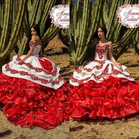 2020 gegolfde bloemen charro trouwjurken off shoulder puffy rok kant borduurwerk prinses schatje 16s meisjes masquerade bruidsjurk