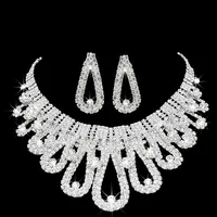 Gioielli romantici di design di perle con cristallo a due pezzi Orecchini collana set da sposa Rhinestone Set da sposa