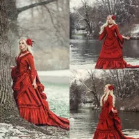 2020 Red Gotyckie suknie ślubne V Neck Ruffles z długim rękawem Vintage Wiktoriańska sukienka ślubna Wielopoziomowani Spódnice Satin Vestidos de Novia