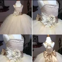 Champagne Charming Girl Flower Dresses Bow Satin Girls Pageant Kleider Tüll Tiered Röcke Lace-Up Blumenmädchenkleider für Hochzeit