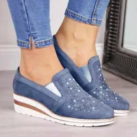 Neue Modedesigner Schuhe Low Cut-Plattform Flats Sandale Frauen Freizeitschuhe mit Strass im Freien Einkauf Trainer Größe 43