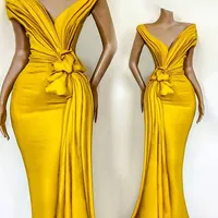 Verbluffende gele avondjurken plooien geknoopte zeemeermin van de schouder Formele feesten beroemde jurken voor vrouwen gelegenheid dragen goedkoop