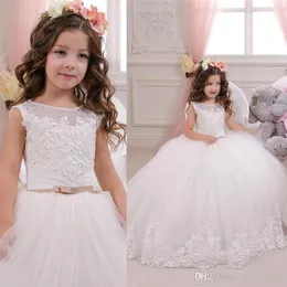 2018 Vit Lovely Princess Flower Girl's Dress Sheer Crew Neck Pärlstav Spets Applikationer Balklänning Långa bröllopsfestklänningar för barn