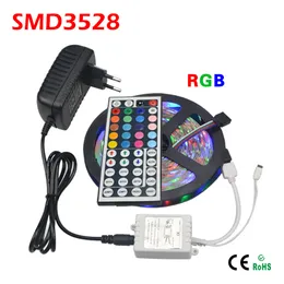 5M RGB 3528 SMD LEDの柔軟なストリップライト60LESS / M、44キーIRリモートコントローラーとDC 12V 3A電源アダプターの家の装飾