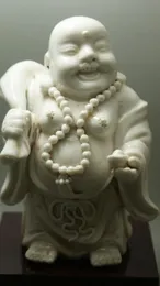 Feines weißes Dehua-Porzellan aus China. Handgeschnitzte, ausgezeichnete alte Buddha-Statue