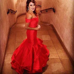 2019 av axeln Mermaid Evening Dresses Red Sweetheart Ruffles Tiered Sexy Backless Prom Klänningar Billiga Skräddarsy