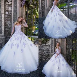 2022 Bedövning Lavendel Illusion Bodices En Linje Bröllopsklänningar Sheer Neck Långärmade Sm Spets Appliqued Beach Bridal Gowns Custom Made BC6015