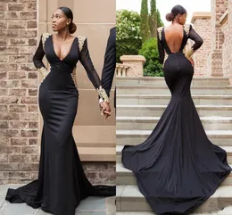 Black Mermaid Prom Klänningar 2020 Arabiska Sexiga Deep V Neck Appliqued Lace Evening Gowns Backless Långärmad Särskilt tillfälle Klänning Al5736