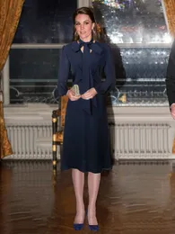 Kate Middleton Princess Blue Women Dress Elegancka Długie Rękaw Midi Suknie z szarfami