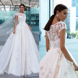 Snygg Lace Beaded Wedding Dresses Appliqued En Linje Sheer Bateau Neck Bridal Gowns Knappar Tillbaka Chapel Train Tulle Vestido de Novia