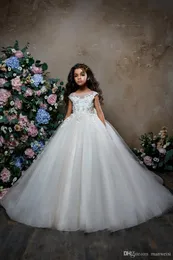 Pentelei 2019 Sparkly Flower Girl Dresses For Weddings Bow Beaded Spets Appliqued Little Kids Baby Gowns Cheap Sweep Train Communio246a