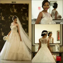 Vestios de igensiva vackra bröllopsklänningar Sheer Crew South African Lace Appliques Bröllopsklänningar Arabiska Dubai med knapp Tillbaka 22