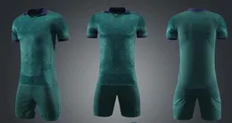 Entwerfen Sie 2020 maßgeschneiderte Fußballoberteile mit Shorts. Fußballbekleidung. Benutzerdefinierte leere Team-Fußballtrikots-Sets. Sporttraining. Kurzanzug-Fußballuniform