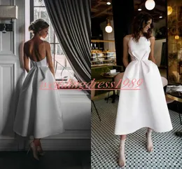 Einfache Frühling kurze Strand Brautkleider Riemen rückenfrei Garten Outdoor Satin Plus Size Brautkleid Vestido de Novia Braut Ball formal