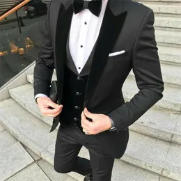 2020 Designer Black Black Groom Tuxedos Dai di nozze da uomo velevt giacche di blazer mannale a cima