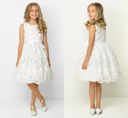 2019 Lace Applique Girls 'Pagant Klänningar Tulle Elfenben Flower Girls Dress for Wedding Party Holiday Födelsedag