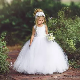 Biała Koronkowa Suknia Balowa Kwiat Girl Sukienki Dla Wesela Buthless Toddler Korowód Suknie Tulle Jewel Neck Długość Piętro First Communion Dress AB1