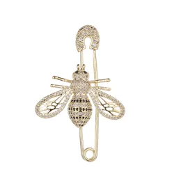 New trendy fashion luxury designer glittering cute lovely diamond crystal bee animal pin brooches jewelry for woman girls226Y