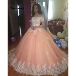 Söt 16 persika quinceanera klänningar av axelapplikationer puffy corset tillbaka boll klänning prinsessa 15 år tjejer prom party kappor