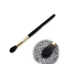 10 års butik Ny högkvalitativ mjuk ull flame typ nässkugga ögonskugga Sculpting Highighter makeup borste Z001019