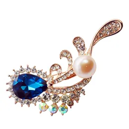 2018 The latest fashion design alloy pearl jewelry with diamond natural freshwater pearl brooch