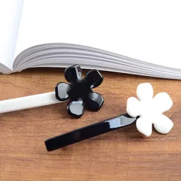 10x3.5cmシンプルな黒と白のアクリルの花の髪のクリップC文字ヘアピン1つの単語クリップ