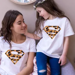 Linda Família Combinando Roupas de Verão Mamãe e Eu Camiseta