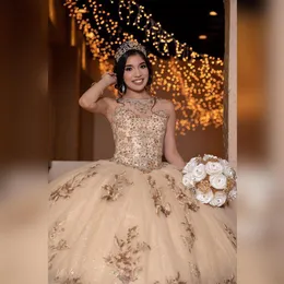 Beaded Crystals Lace Gold Quinceanera Prom Klänningar Sheer Neck Tulle Sexig Ball Gown Evening Party Sweet 16 Dress Sy09