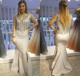 Ashi Studio Prom Kleider v Hals Rückenless ärmellose Spitze Quasten Satin Meerjungfrau Abendkleider Boden Länge Speziales Ocn Kleid