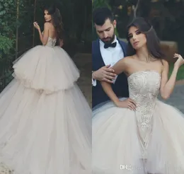 2019 Abito da sposa principessa arabo vintage Dubai Principessa gonfia in tulle con applicazioni di pizzo Abito da sposa lungo in tulle senza schienale Taglie forti Realizzato su misura