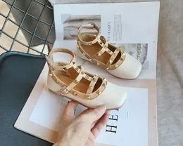 Girl's small leather shoes 2020 spring autumn new girl rivet flat shoes fashion wild Soft bottom square head Roman princess shoes