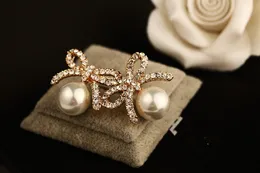 Nova moda moderna designer de luxo bonito diamante rhinestone arco pérola brincos para mulher prata pin