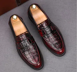 2023 Man Leather Fashion Casual Wedding Party Wingtip Dress Breathable Loafer Shoes
