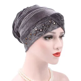 PCs Sale Woman Hijabs Velvet Big Rhinestone Turban Head Cap Hat Beanie Ladies Hair Tillbehör Muslim Scarf Etniska Kläder