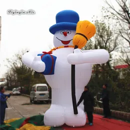 Niedlicher aufblasbarer Schneemann-Ballon, 3 m/5 m, riesiger weißer, lustiger, freundlicher Luftaufblas-Cartoon-Schneemann-Nachbildung mit Besen für Weihnachtsdekoration im Freien