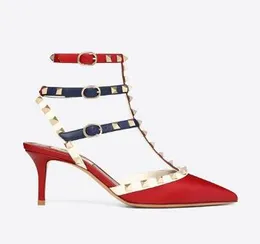 Gorąca Sprzedaż Toe Studs Patent Leather Rivets Sandals Kobiety Studged Strappy Sukienka Buty Walentynki 10 cm 6 cm Wysokie obcas Shoesc00252