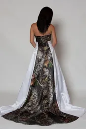 Neuankömmling Trägerloses Camo-Brautkleid mit Falten Empire-Taille A-Linie Sweep Train Realtree Camouflage Betra Brautkleider256W