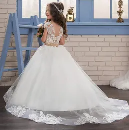 2020 Lovely Sleeveless Flower Girl Dresses for Weddings Sheer Neck Lace Ball Gown Little Girls First Communion Pageant Gowns264W