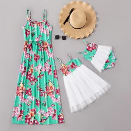 2020 Sommer Blumendruck Off-Slouder Passende Kleider Passende Outfits Mama und Tochter